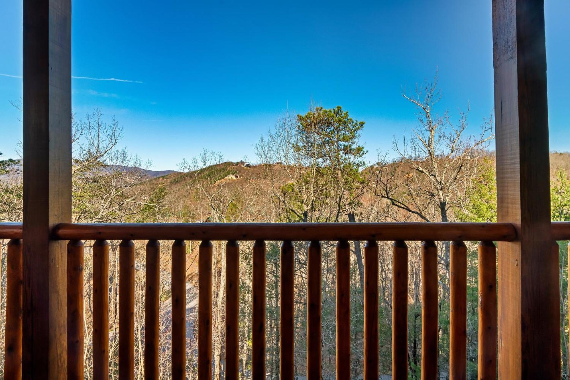 Chalet Full Equipped With A Pool And Game Smokies Views