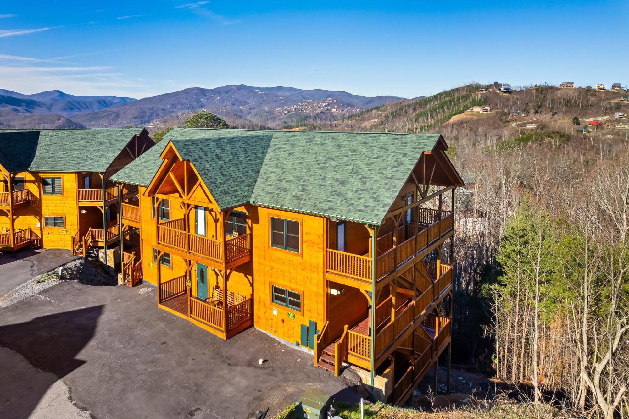 Full Equipped With A Pool And Game Smokies Views Chalet