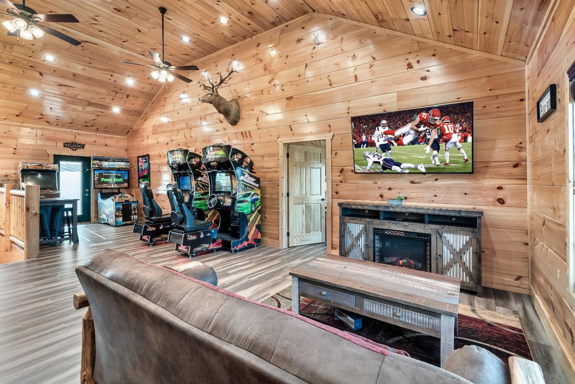 Full Equipped With A Pool And Game Smokies Views *