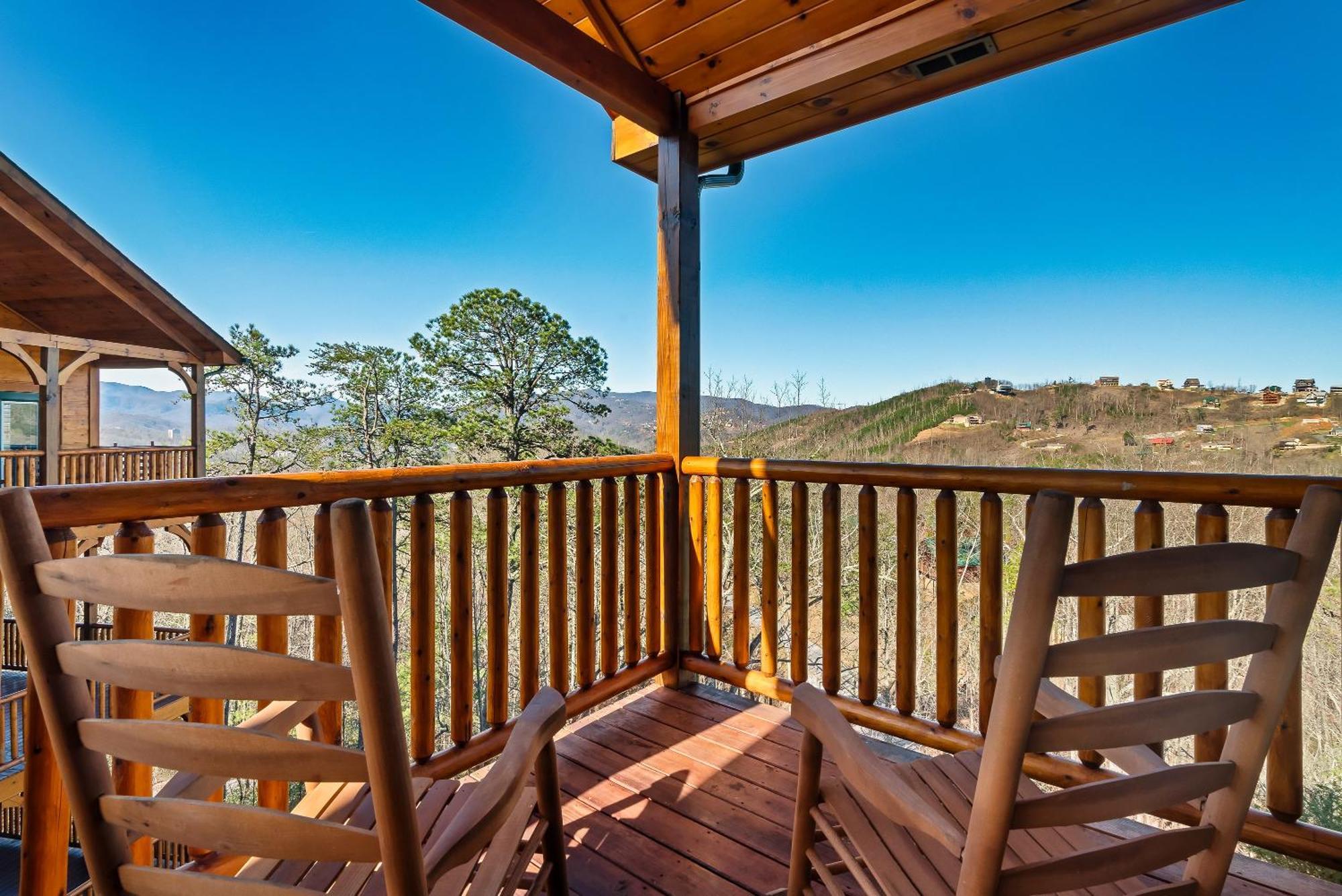 Full Equipped With A Pool And Game Smokies Views