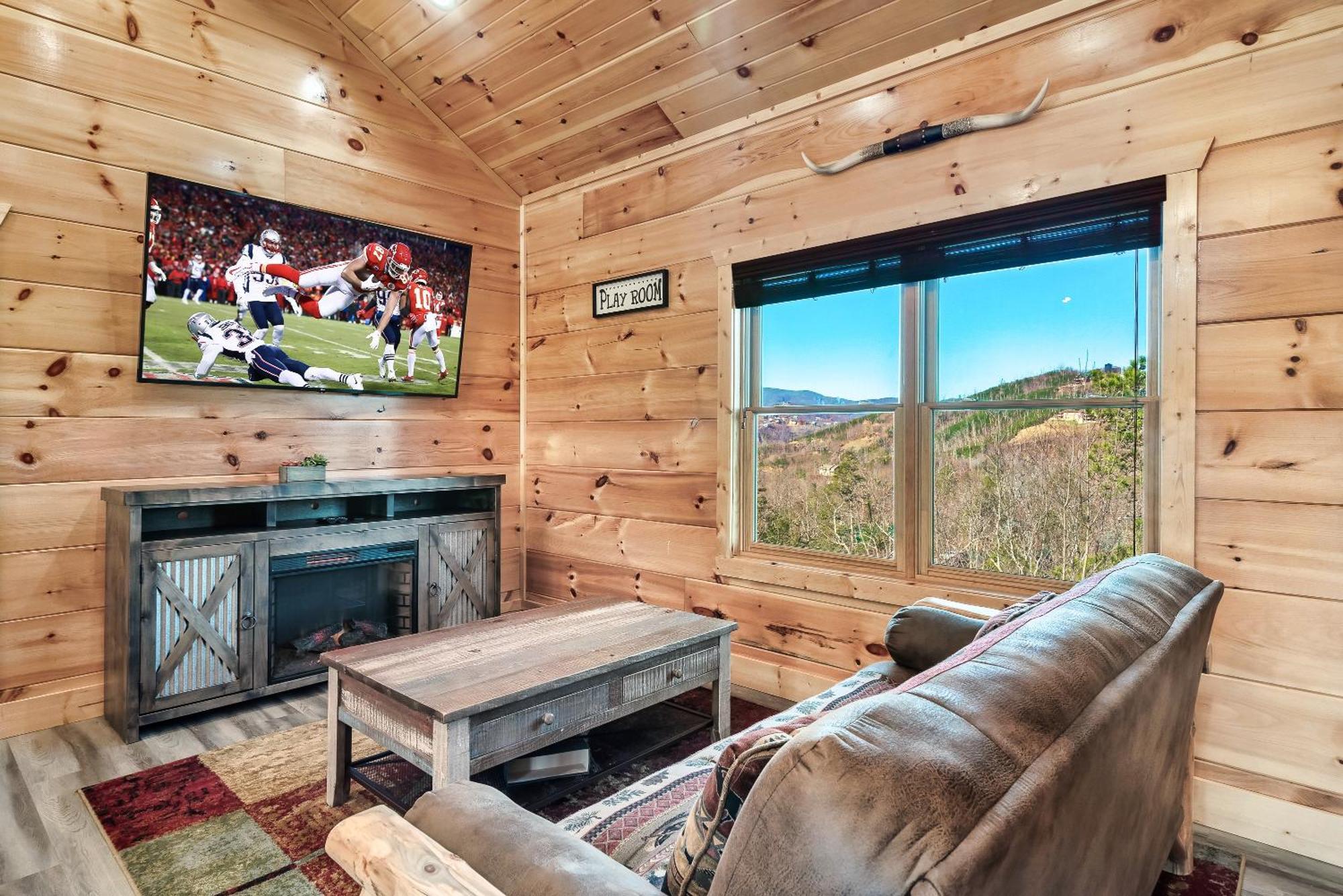 Full Equipped With A Pool And Game Smokies Views