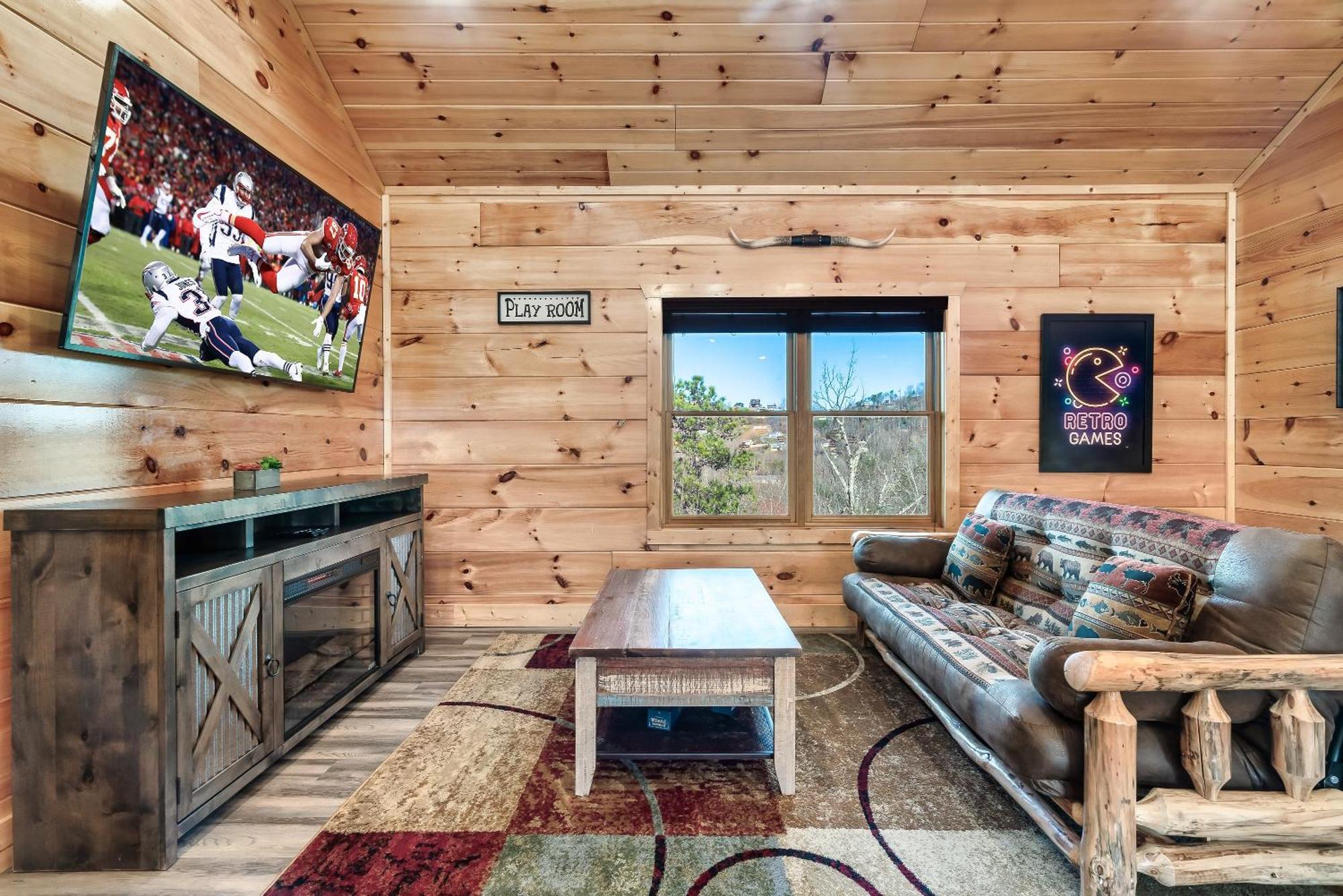 Full Equipped With A Pool And Game Smokies Views