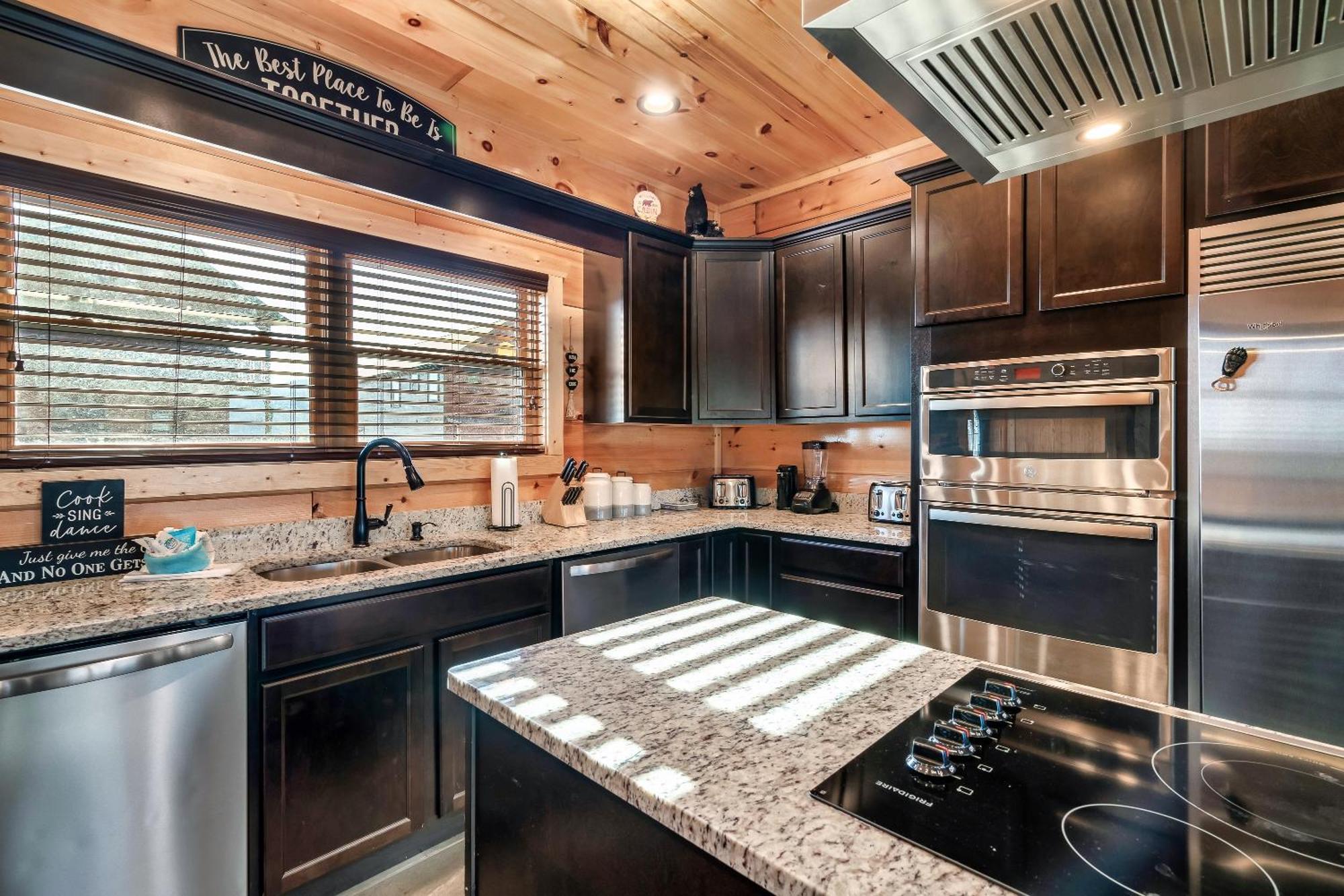 Full Equipped Cabin With A Pool And Game Room Smokies Views Chalet